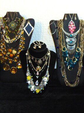 Vintage & Modern Assorted Jewelry lot- very nice!